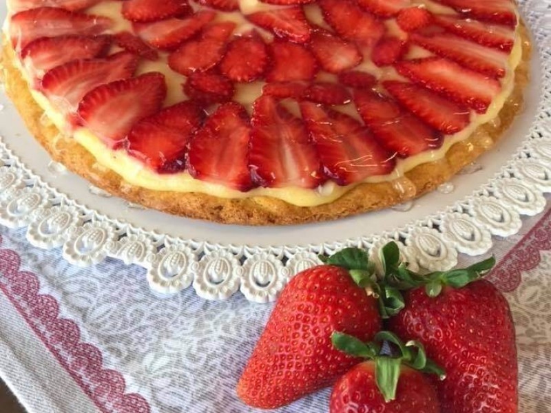 Torta con frutta fresca