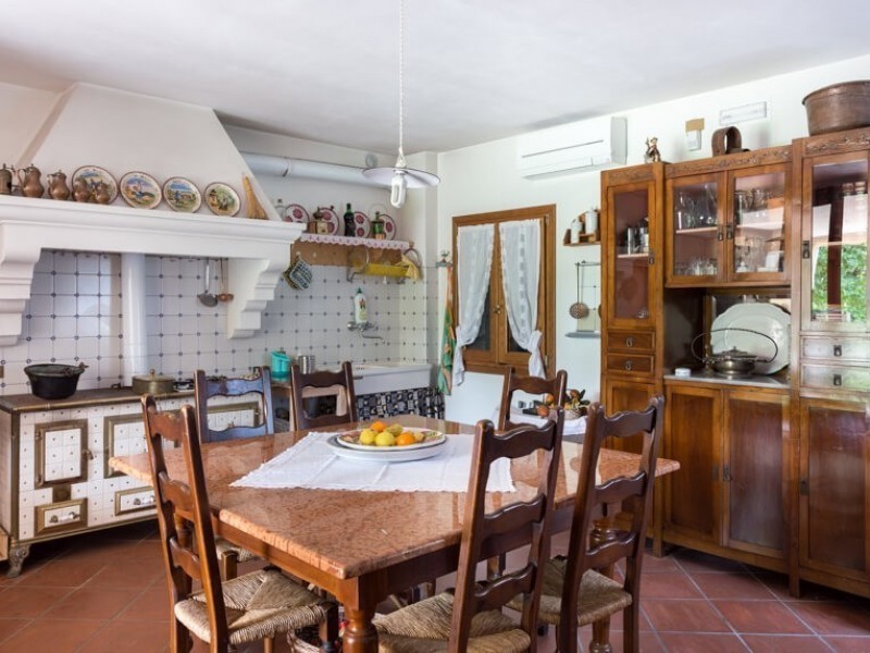 Cucina con sala da pranzo